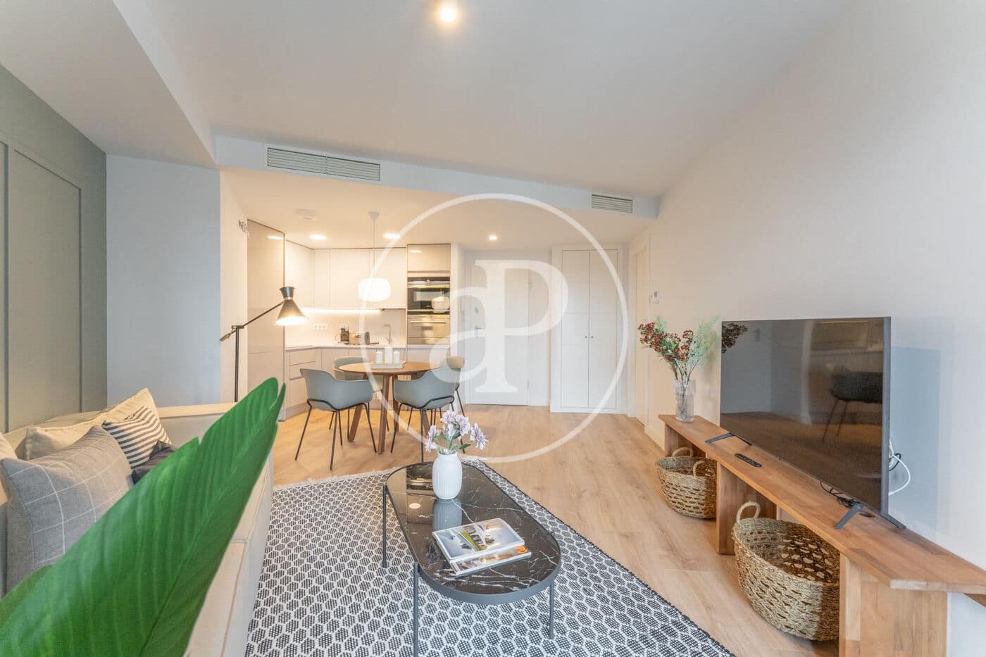 1 slaapkamer Appartement te huur in Madrid stad met zwembad garage - € 1.700 (Ref: 9911082)