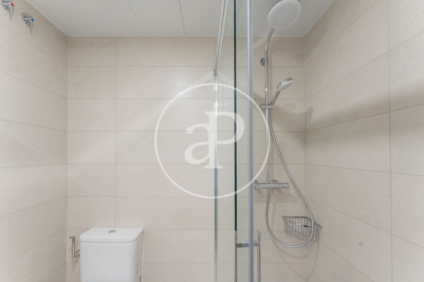 1 slaapkamer Appartement te huur in Madrid stad met zwembad garage - € 1.700 (Ref: 9911082)