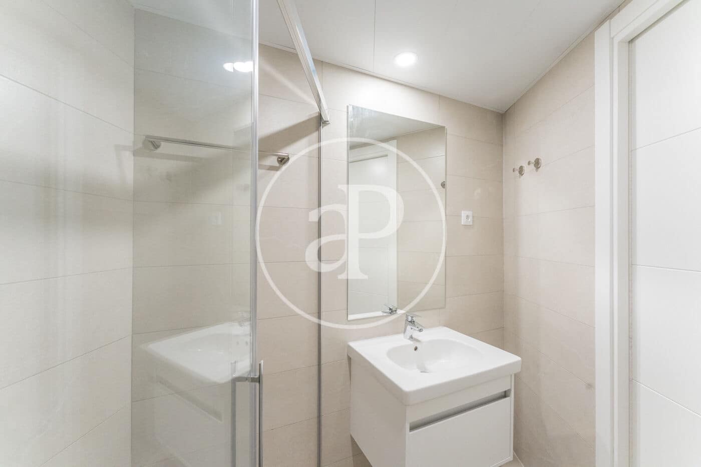 1 slaapkamer Appartement te huur in Madrid stad met zwembad garage - € 1.700 (Ref: 9911082)