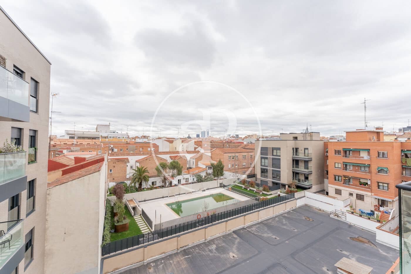 1 slaapkamer Appartement te huur in Madrid stad met zwembad garage - € 1.700 (Ref: 9911082)