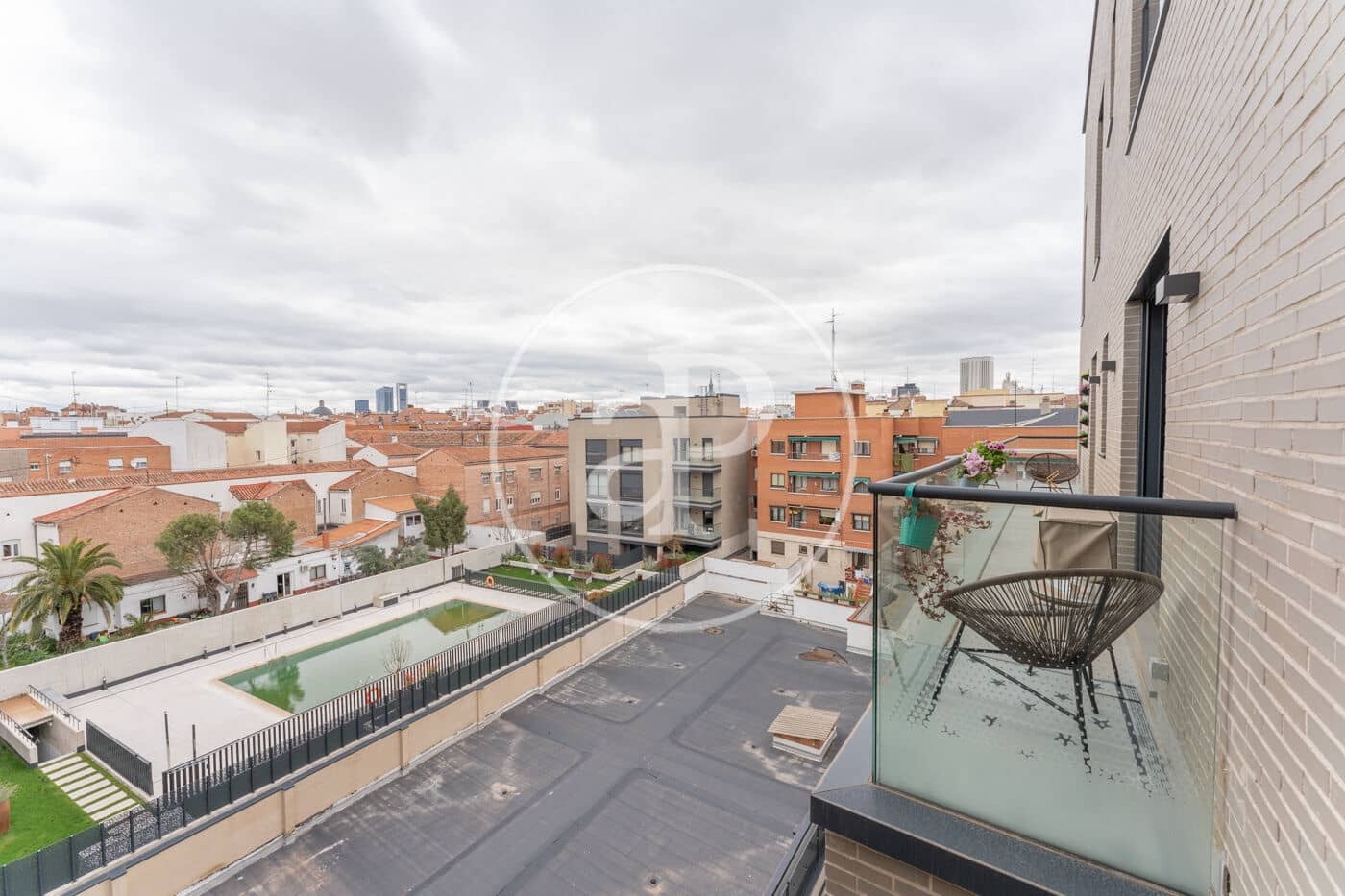 1 slaapkamer Appartement te huur in Madrid stad met zwembad garage - € 1.700 (Ref: 9911082)