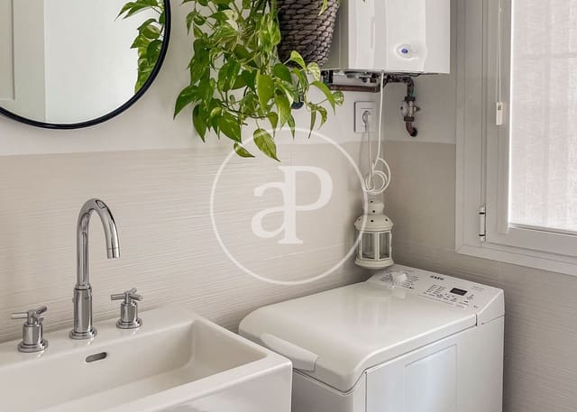 Penthouse de 1 chambre à louer à Universidad, Madrid ville - 2 190 € (Ref: 9913184)