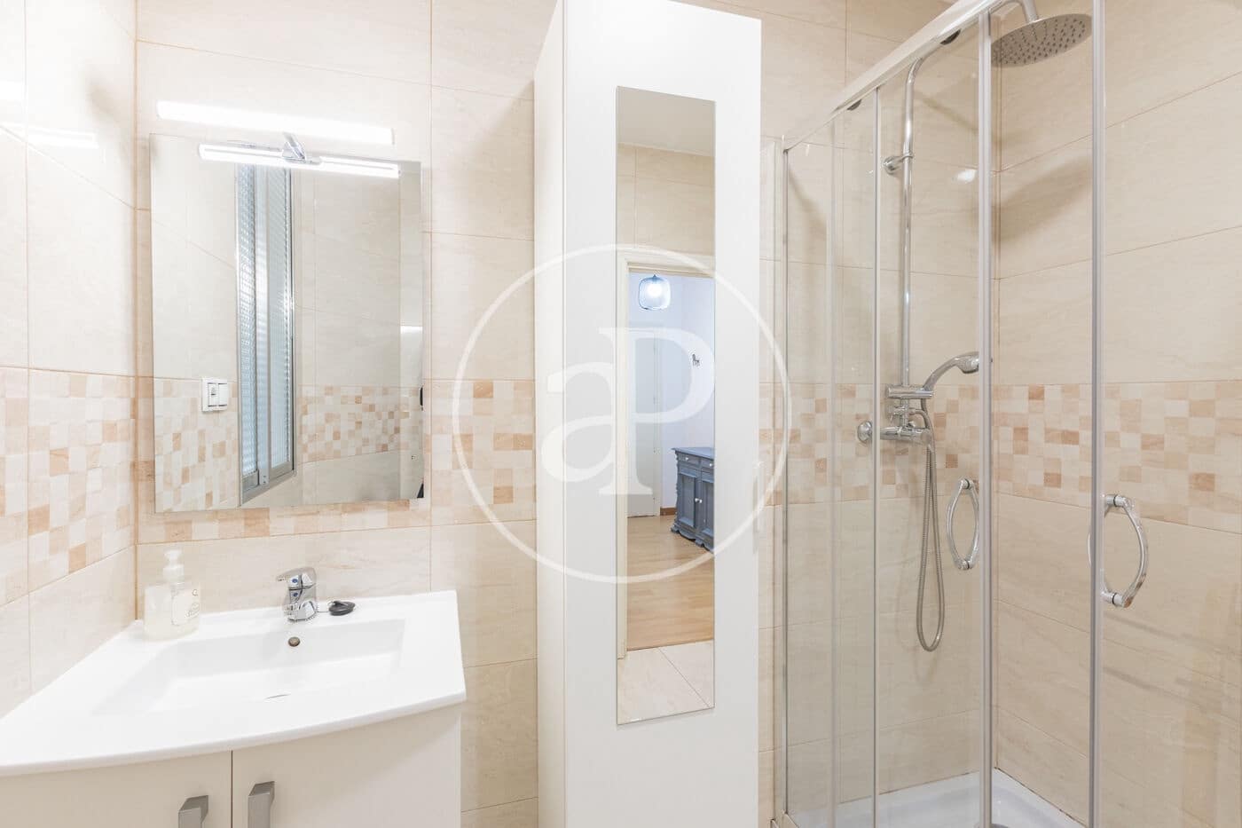 Appartement de 2 chambres à louer à Madrid ville - 1 650 € (Ref: 9915841)