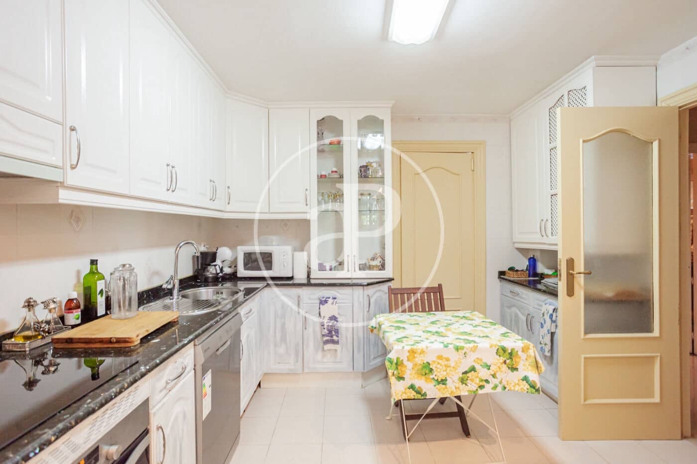 4 bedroom Villa for sale in Madrid city - € 1,440,000 (Ref: 9915843)