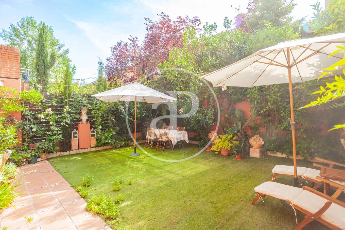 4 bedroom Villa for sale in Madrid city - € 1,440,000 (Ref: 9915843)