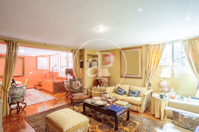 Chalet de 4 habitaciones en Aravaca, Madrid ciudad en venta - 1.440.000 € (Ref: 9915843)