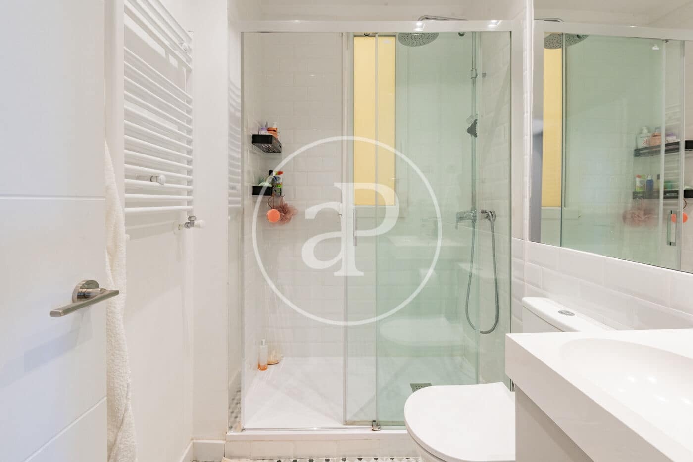 2 quarto Apartamento para arrendar em Madrid cidade - 2 100 € (Ref: 9915845)