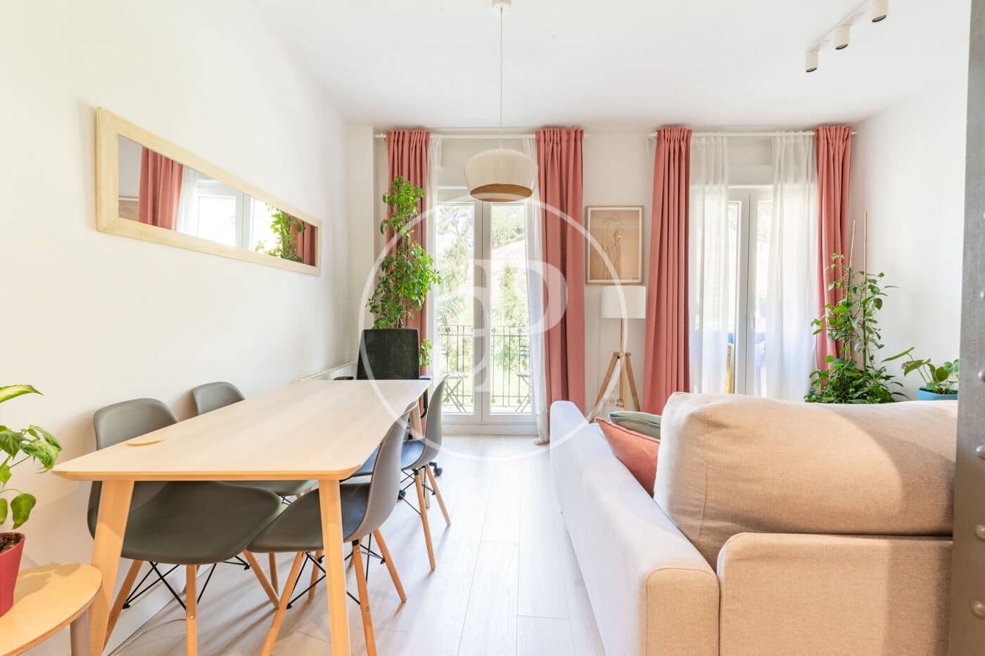 2 quarto Apartamento para arrendar em Madrid cidade - 2 100 € (Ref: 9915845)