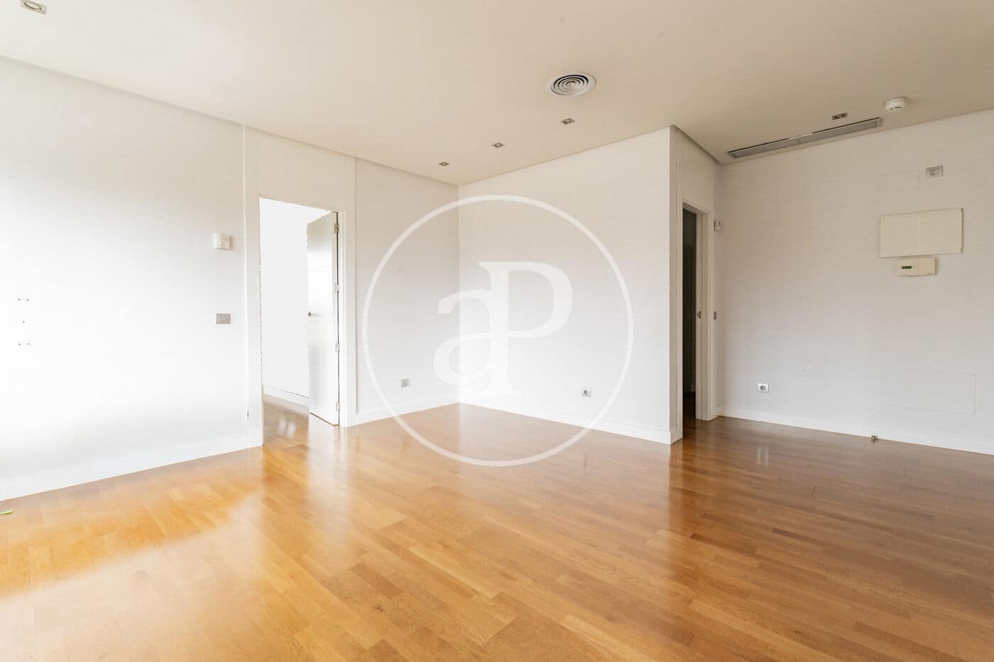 2 Zimmer Apartment zu vermieten in Madrid Stadt mit Pool Garage - 1.700 € (Ref: 9915846)