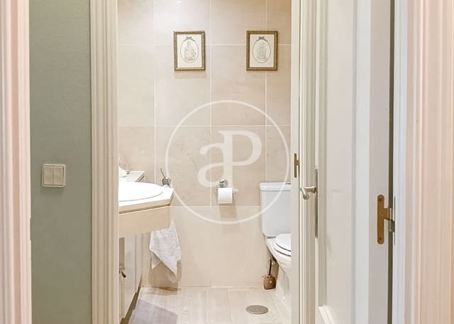 5 slaapkamer Villa te koop in Hortaleza, Madrid stad met zwembad - € 1.680.000 (Ref: 9915847)