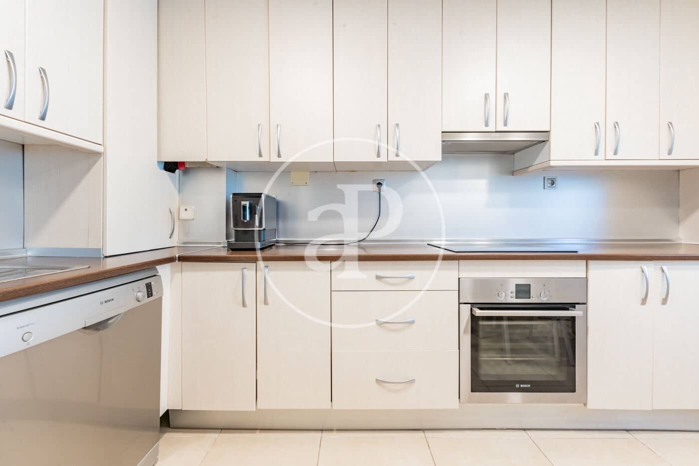 5 bedroom Villa for sale in Madrid city with pool - € 1,680,000 (Ref: 9915847)