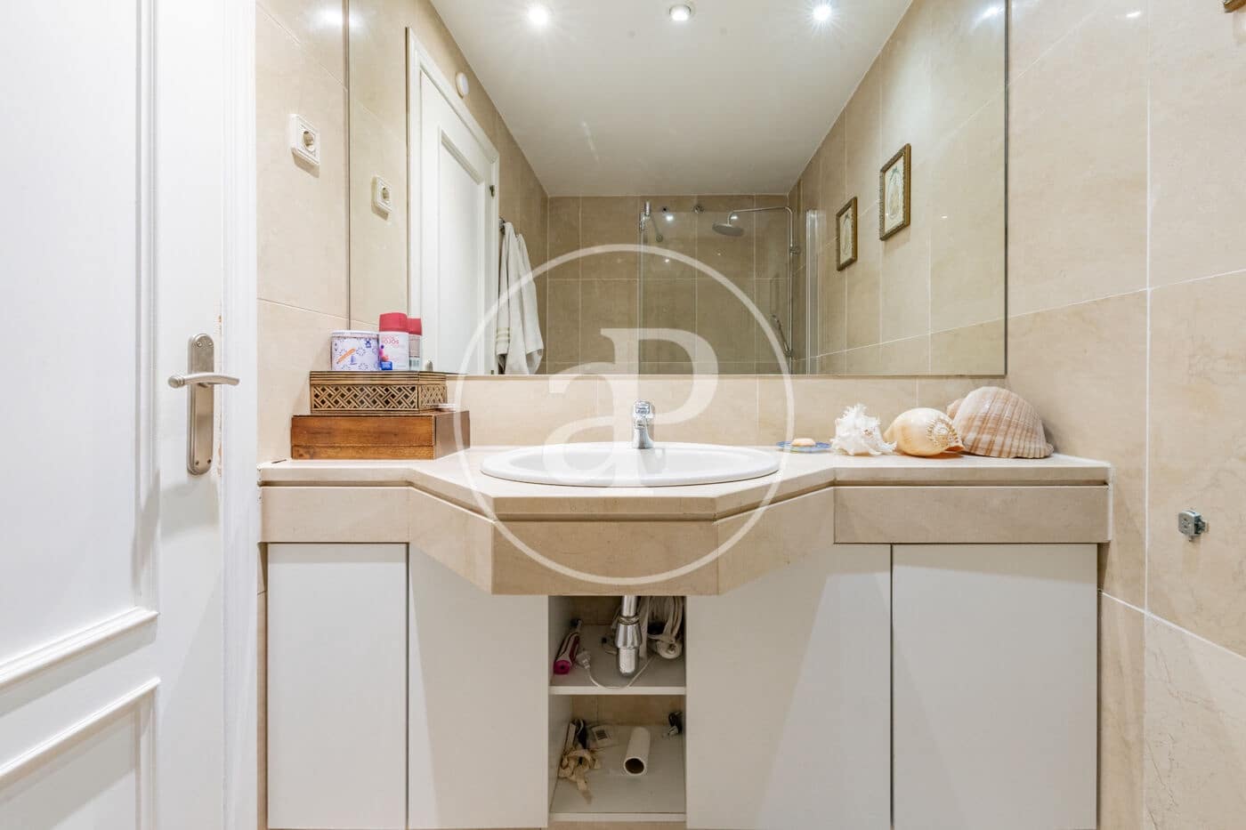 5 bedroom Villa for sale in Madrid city with pool - € 1,680,000 (Ref: 9915847)