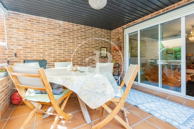 Chalet de 5 habitaciones en Hortaleza, Madrid ciudad en venta con piscina - 1.680.000 € (Ref: 9915847)