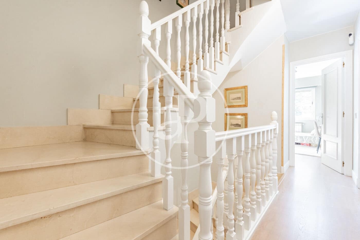 5 bedroom Villa for sale in Madrid city with pool - € 1,680,000 (Ref: 9915847)