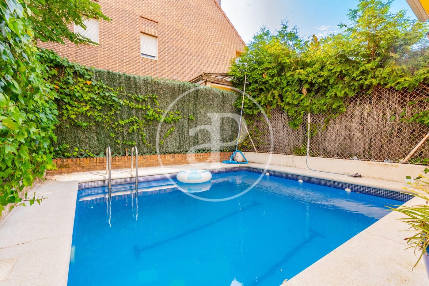5 bedroom Villa for sale in Madrid city with pool - € 1,680,000 (Ref: 9915847)