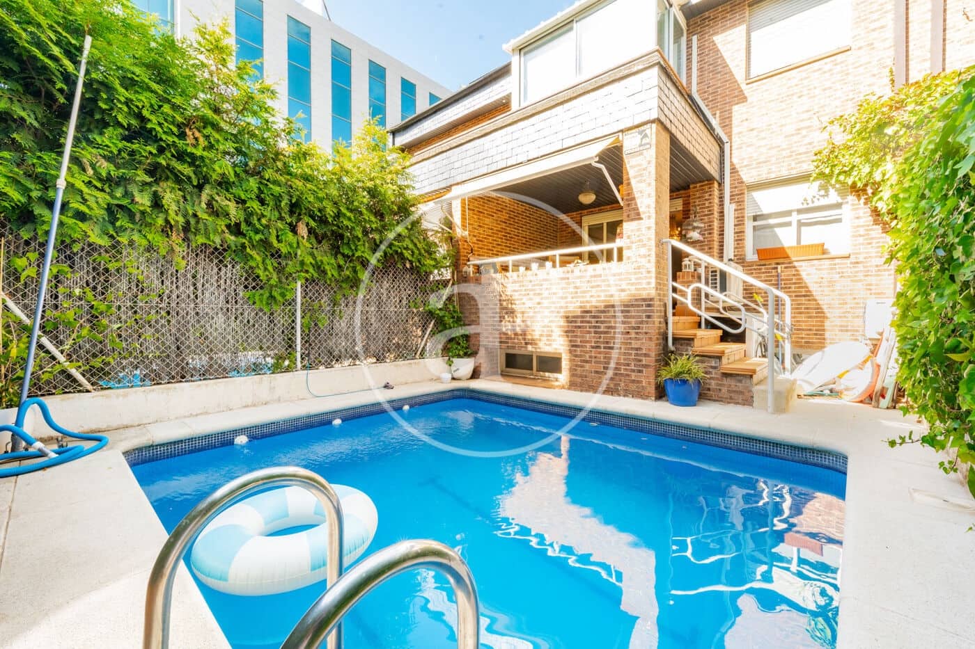 5 bedroom Villa for sale in Madrid city with pool - € 1,680,000 (Ref: 9915847)