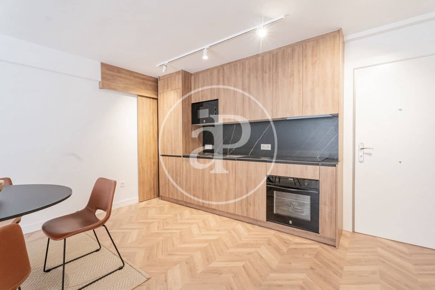 1 sovrum Lägenhet att hyra i Madrid stad - 1 950 € (Ref: 9920440)