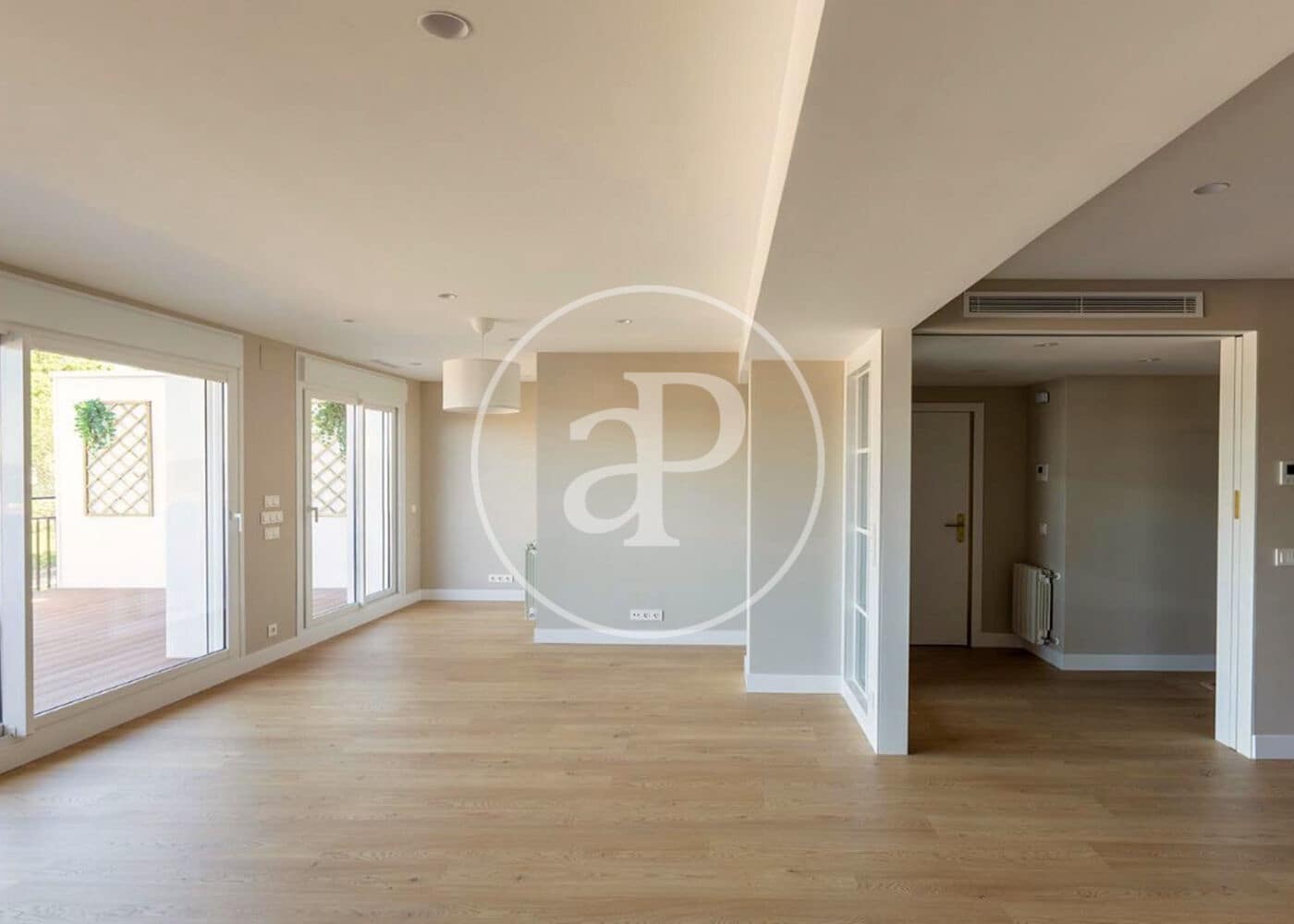 4 bedroom Penthouse for sale in Madrid city - € 2,020,000 (Ref: 9920441)