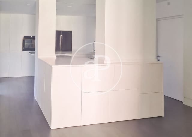 4 sovrum Lägenhet att hyra i Ibiza, Madrid stad med garage - 4 000 € (Ref: 9920444)