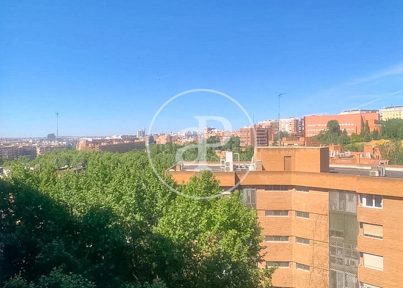 4 sovrum Lägenhet att hyra i Madrid stad med garage - 4 000 € (Ref: 9920444)
