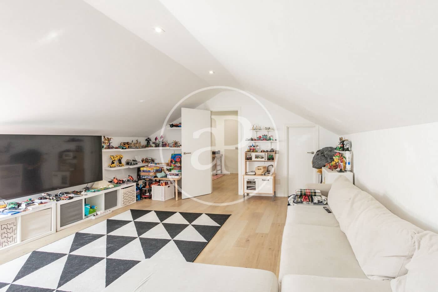 Chalet de 6 habitaciones en San Sebastián de los Reyes en venta con piscina - 1.925.000 € (Ref: 9922318)
