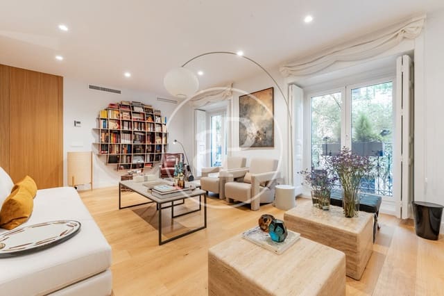 Apartamento de 3 habitaciones en Jerónimos, Madrid ciudad en alquiler - 7.800 € (Ref: 9924623)