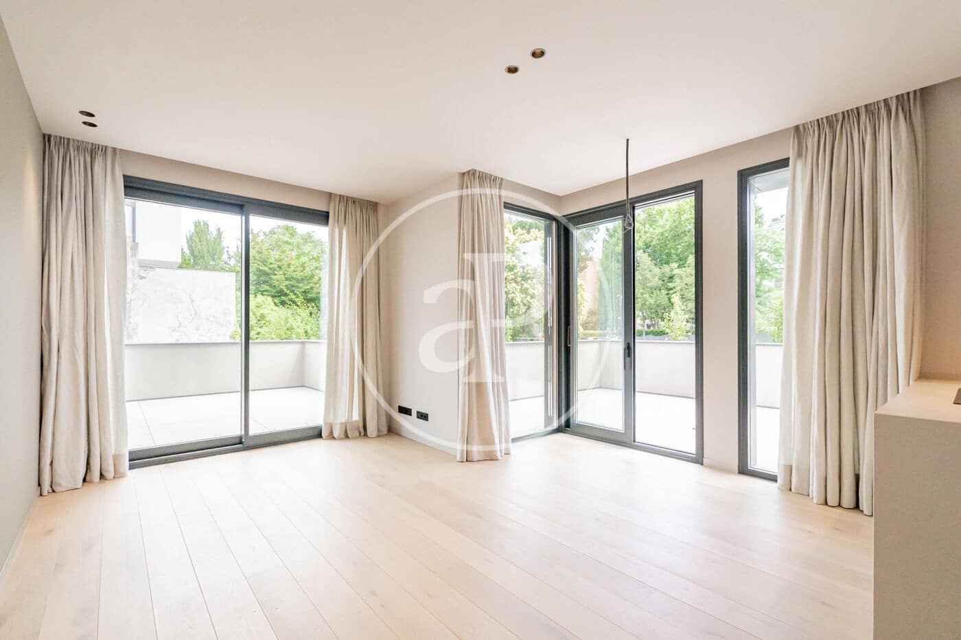 2 quarto Apartamento para arrendar em Madrid cidade com piscina garagem - 3 800 € (Ref: 9927414)