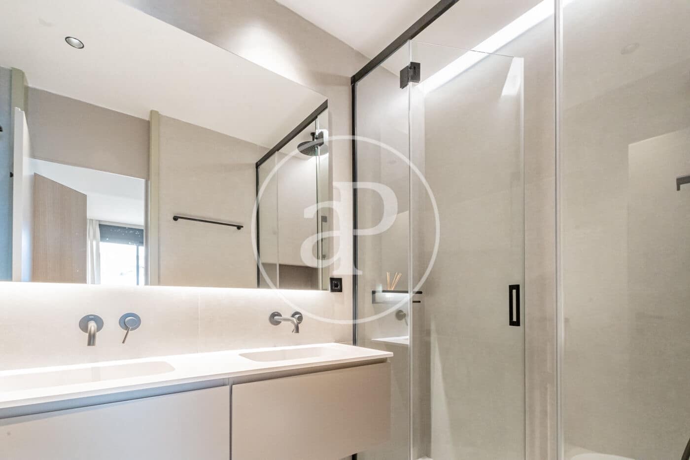 2 quarto Apartamento para arrendar em Madrid cidade com piscina garagem - 3 800 € (Ref: 9927414)