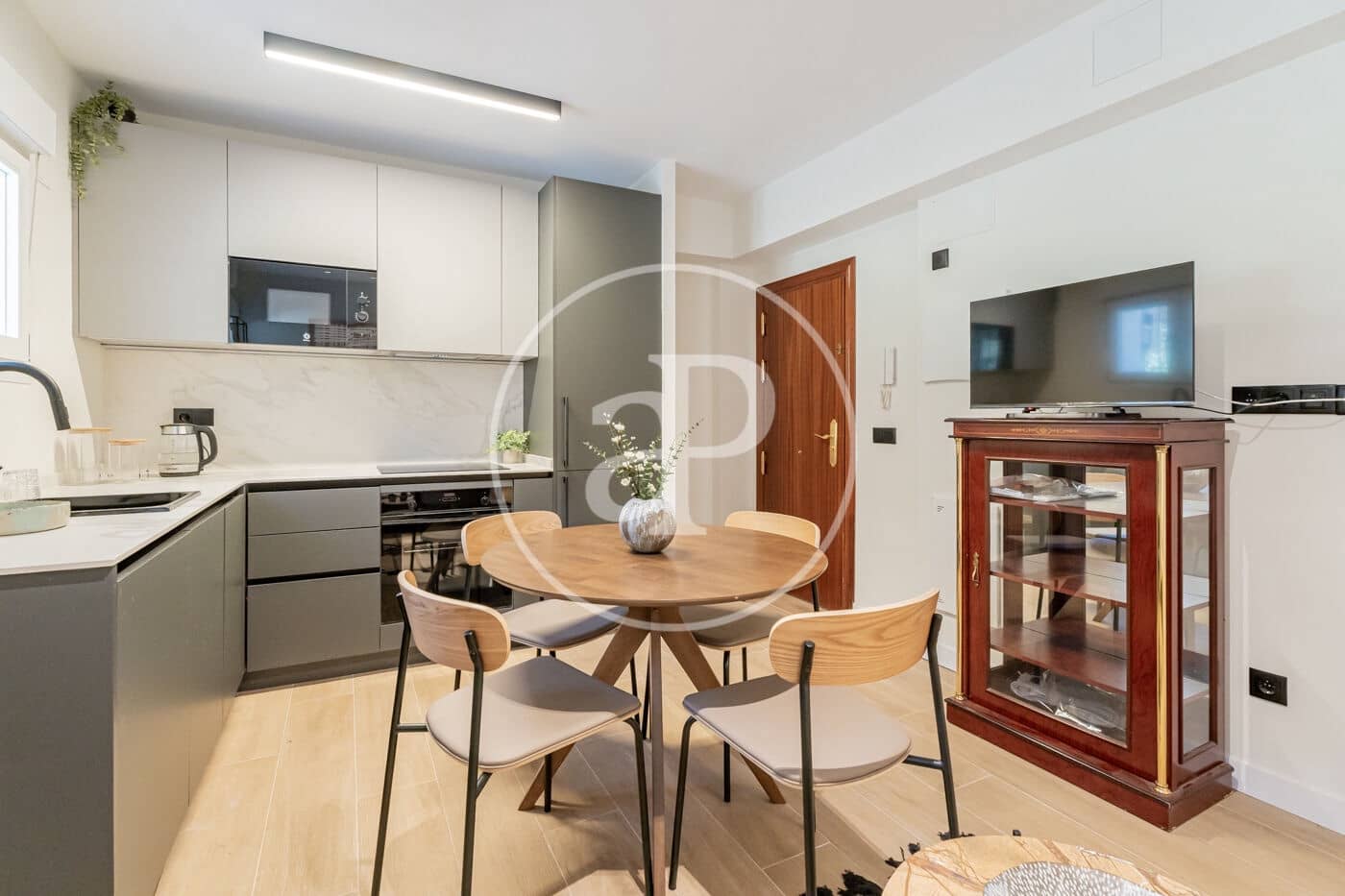 2 sovrum Lägenhet att hyra i Madrid stad - 2 400 € (Ref: 9927415)