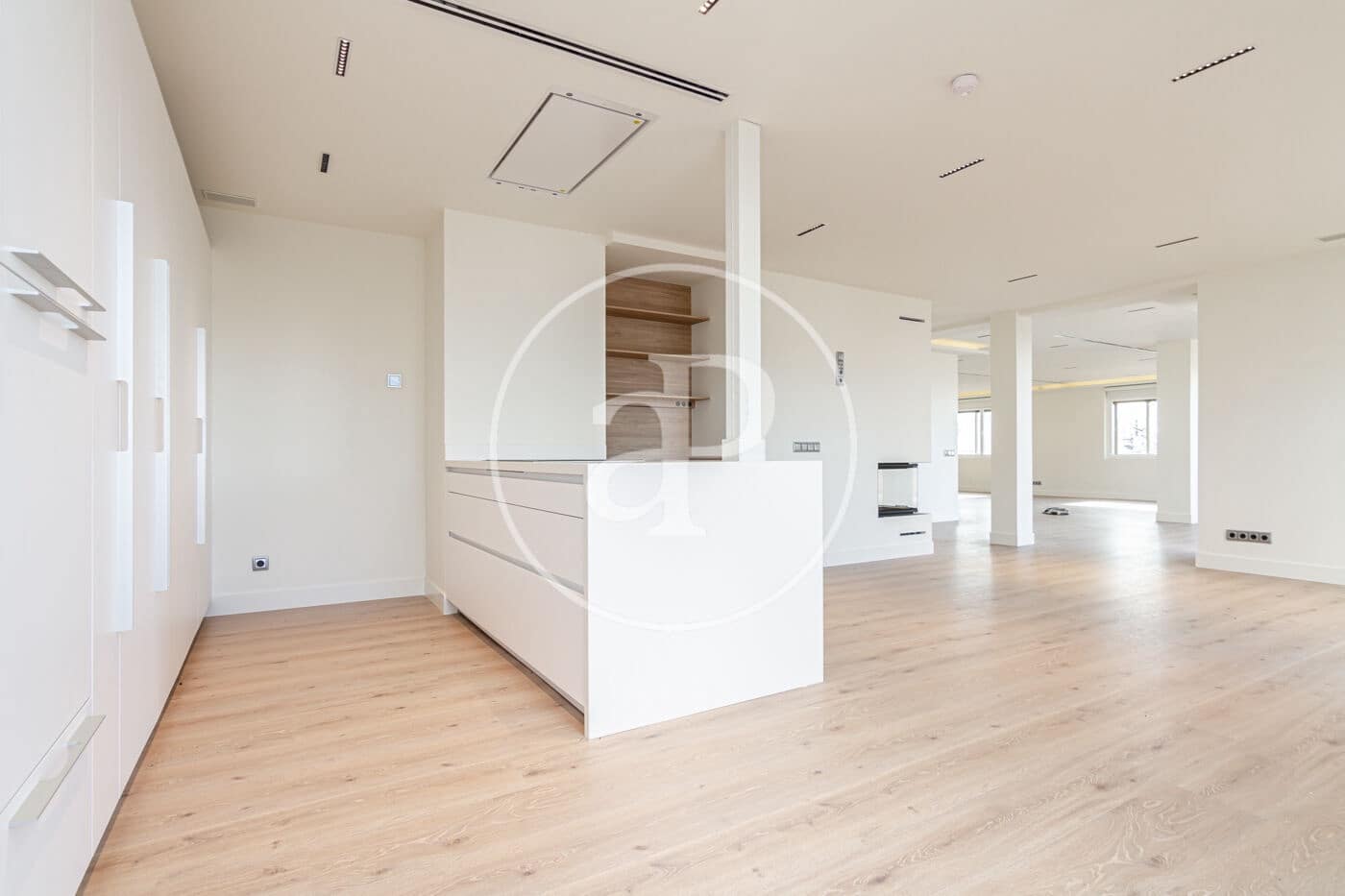 Ático de 4 habitaciones en Madrid ciudad en alquiler con garaje - 10.000 € (Ref: 9927420)
