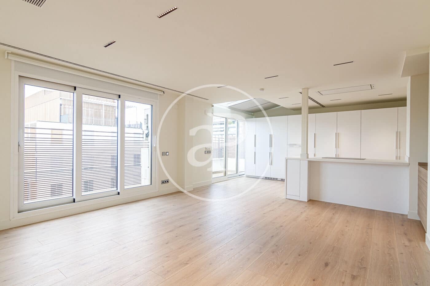 Ático de 4 habitaciones en Madrid ciudad en alquiler con garaje - 10.000 € (Ref: 9927420)
