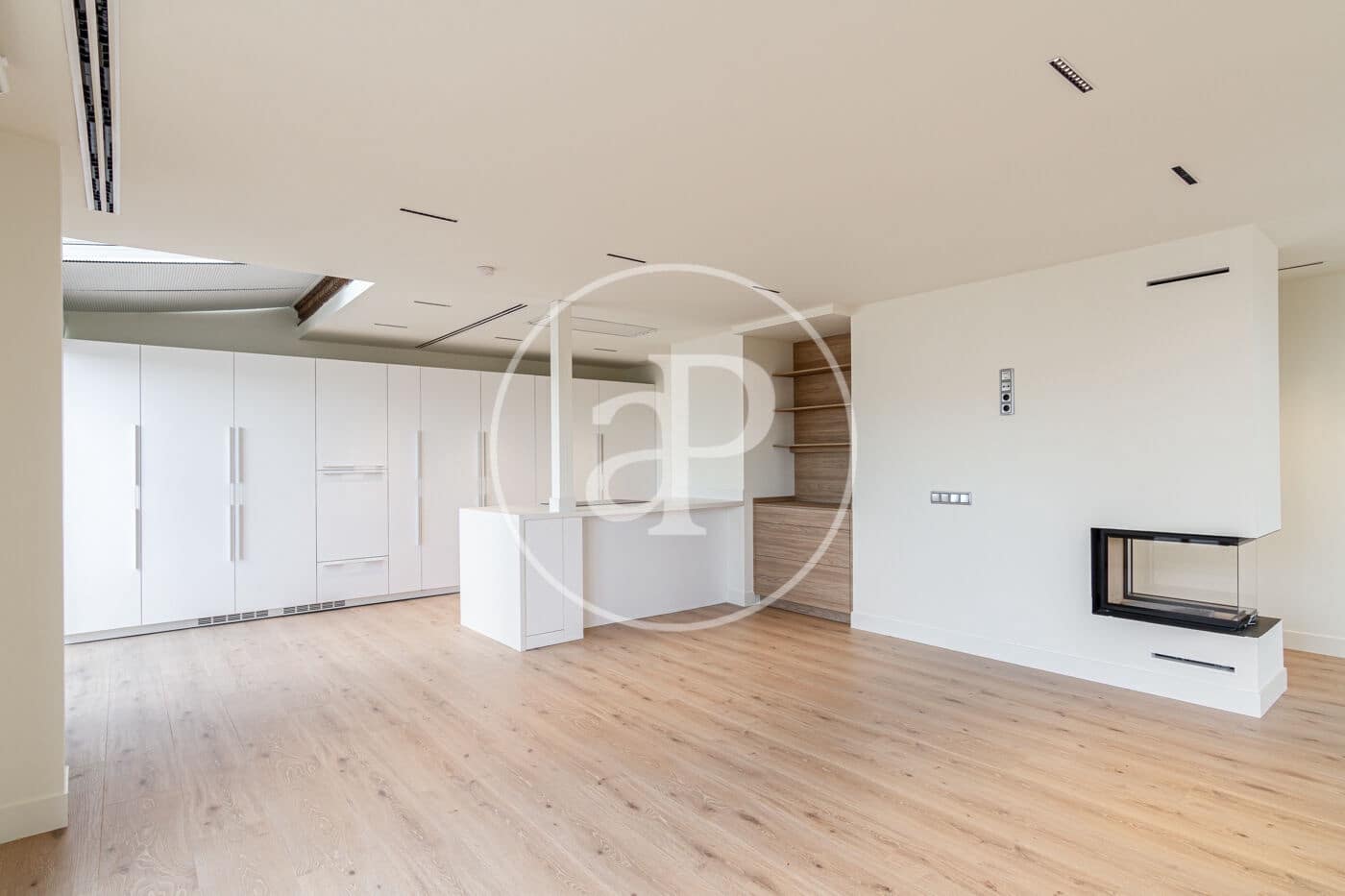 Ático de 4 habitaciones en Madrid ciudad en alquiler con garaje - 10.000 € (Ref: 9927420)