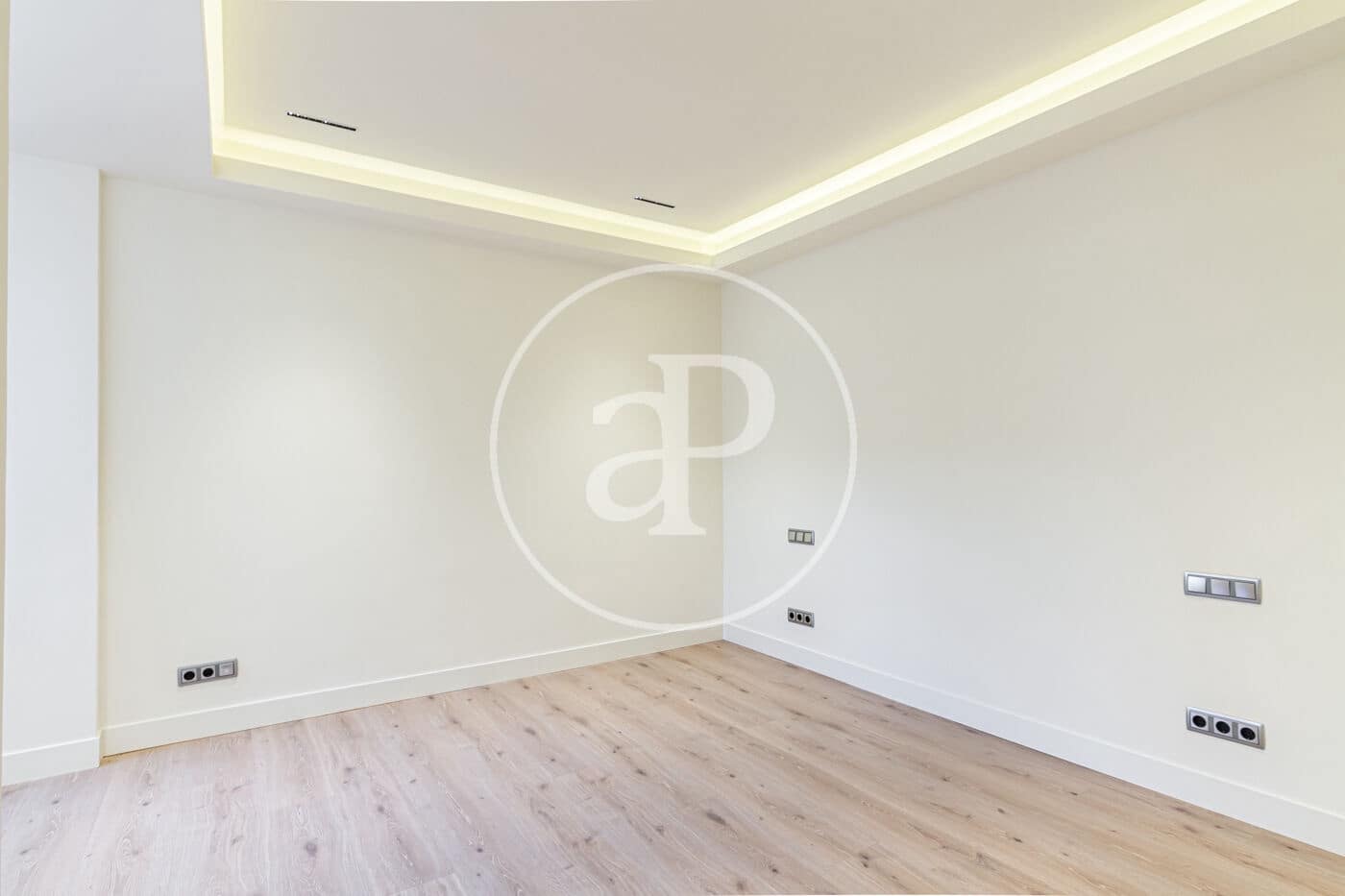 Ático de 4 habitaciones en Madrid ciudad en alquiler con garaje - 10.000 € (Ref: 9927420)