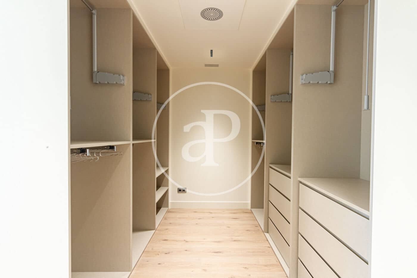 Ático de 4 habitaciones en Madrid ciudad en alquiler con garaje - 10.000 € (Ref: 9927420)