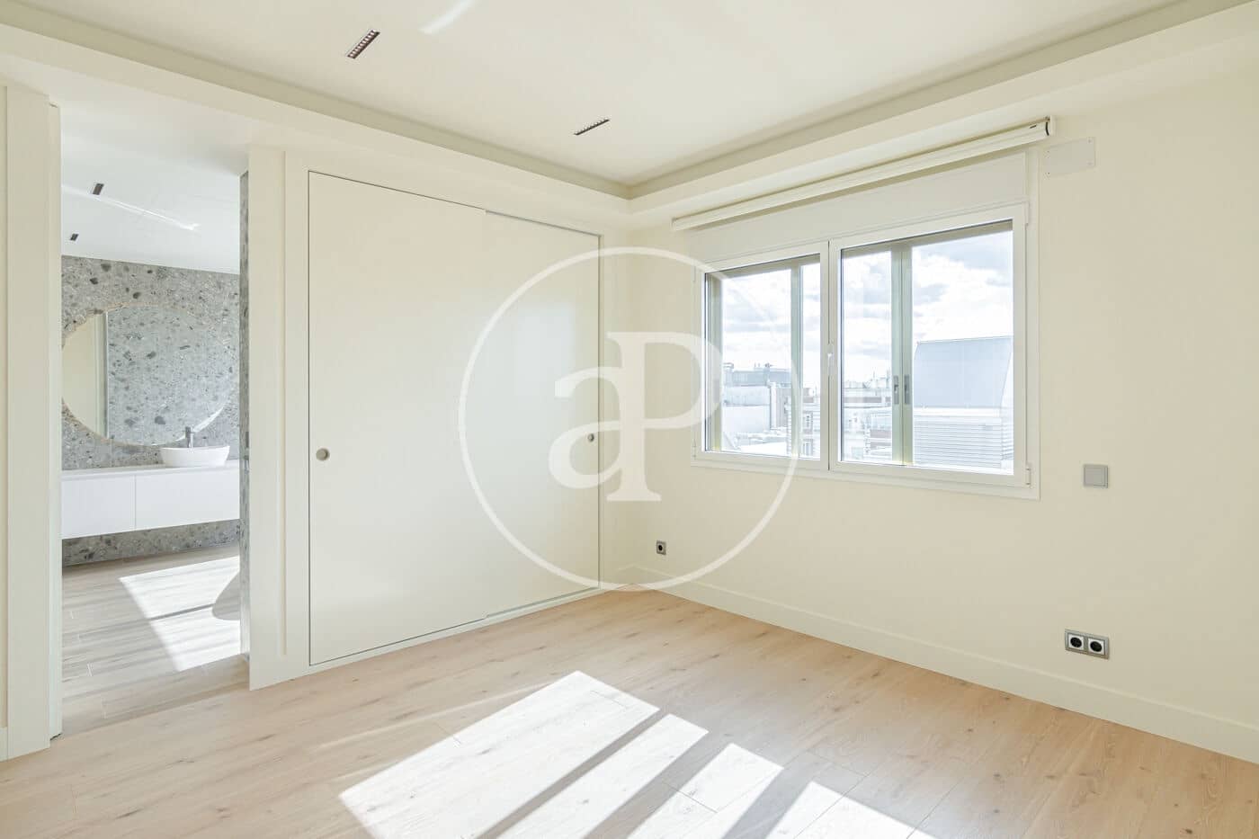Ático de 4 habitaciones en Madrid ciudad en alquiler con garaje - 10.000 € (Ref: 9927420)