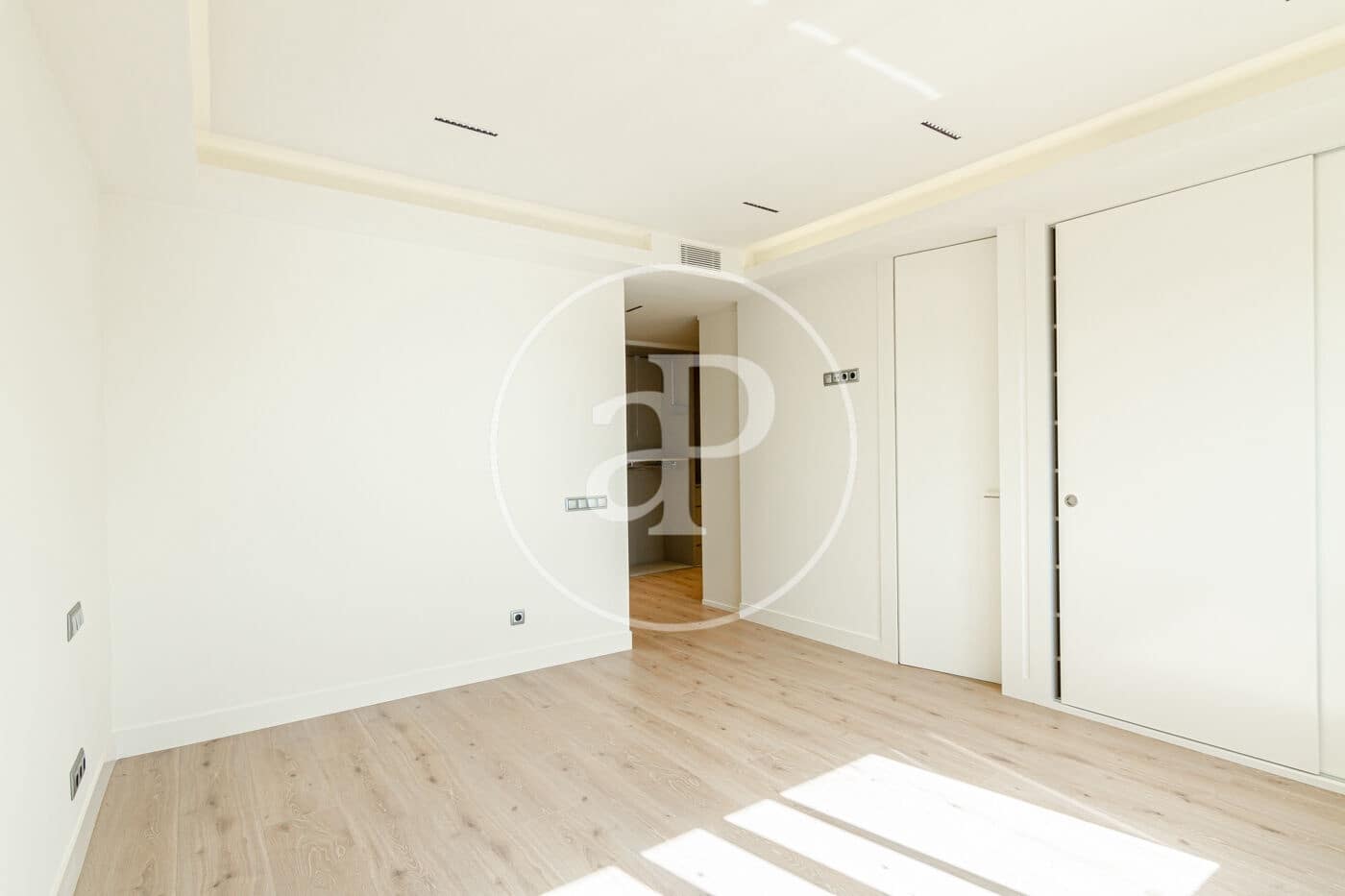 Ático de 4 habitaciones en Madrid ciudad en alquiler con garaje - 10.000 € (Ref: 9927420)