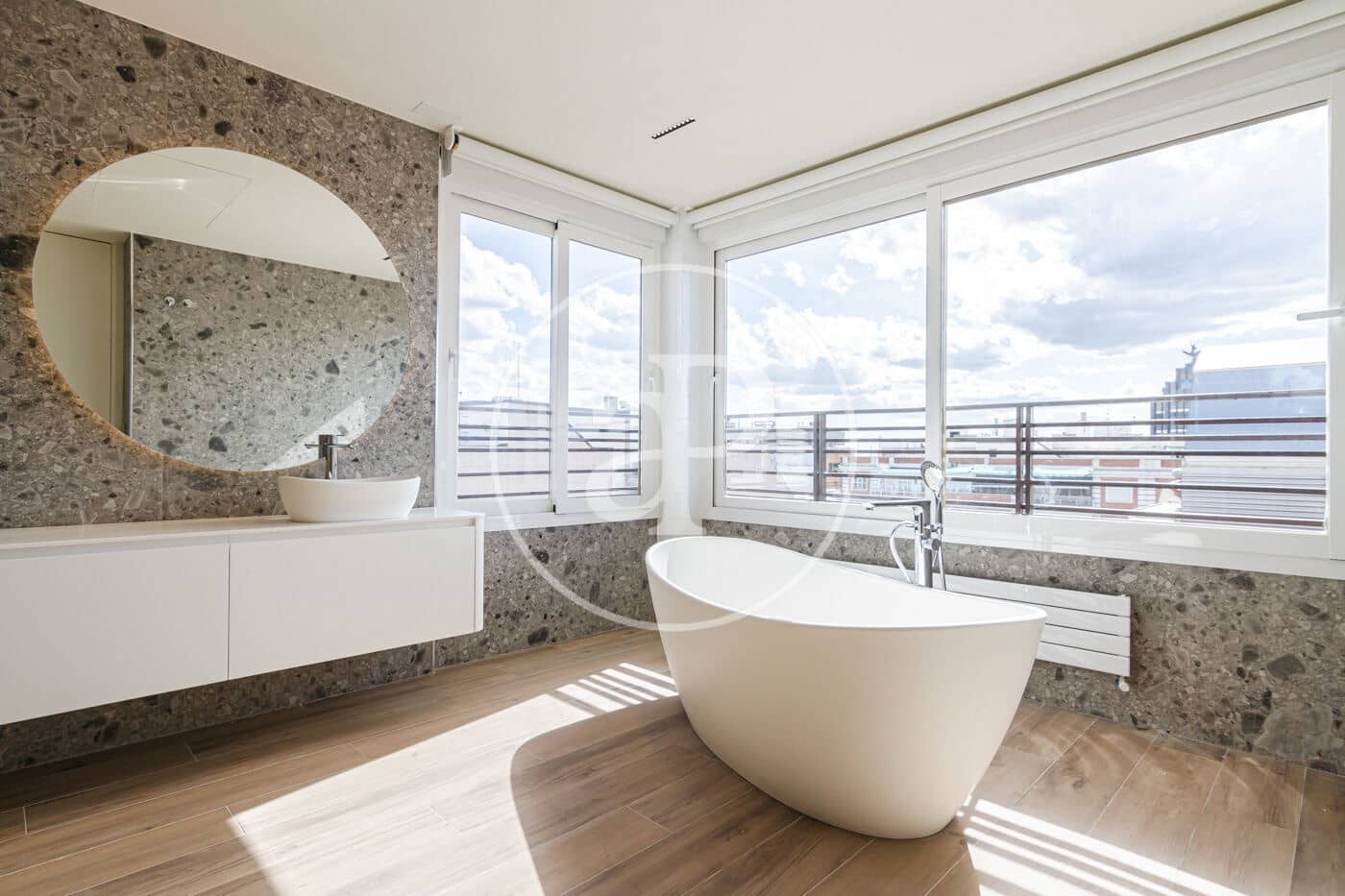 Ático de 4 habitaciones en Madrid ciudad en alquiler con garaje - 10.000 € (Ref: 9927420)