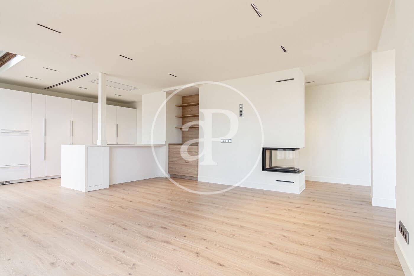 Ático de 4 habitaciones en Madrid ciudad en alquiler con garaje - 10.000 € (Ref: 9927420)