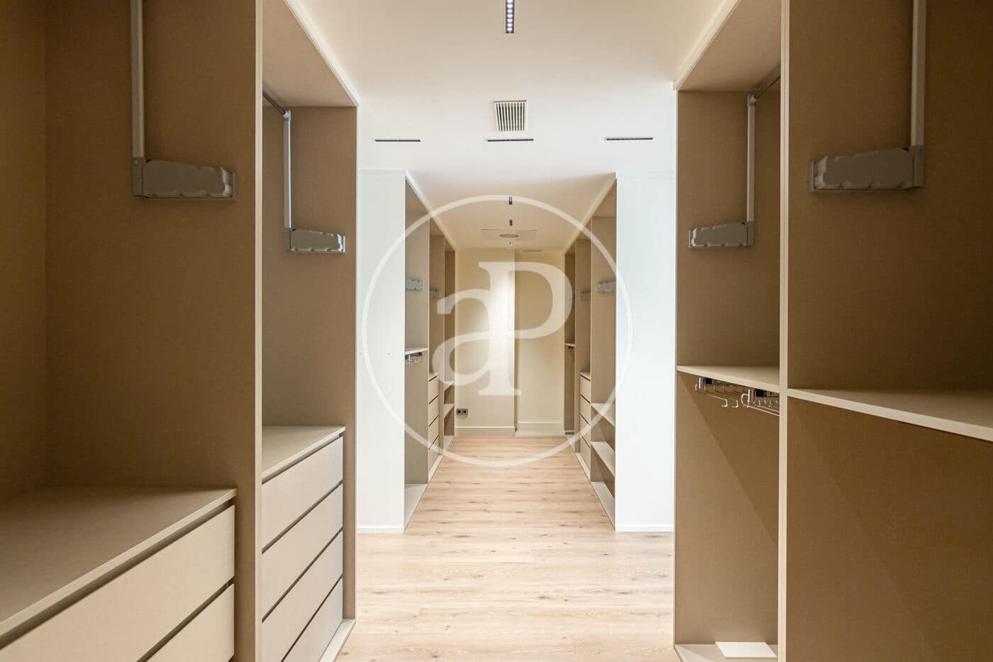 Ático de 4 habitaciones en Madrid ciudad en alquiler con garaje - 10.000 € (Ref: 9927420)