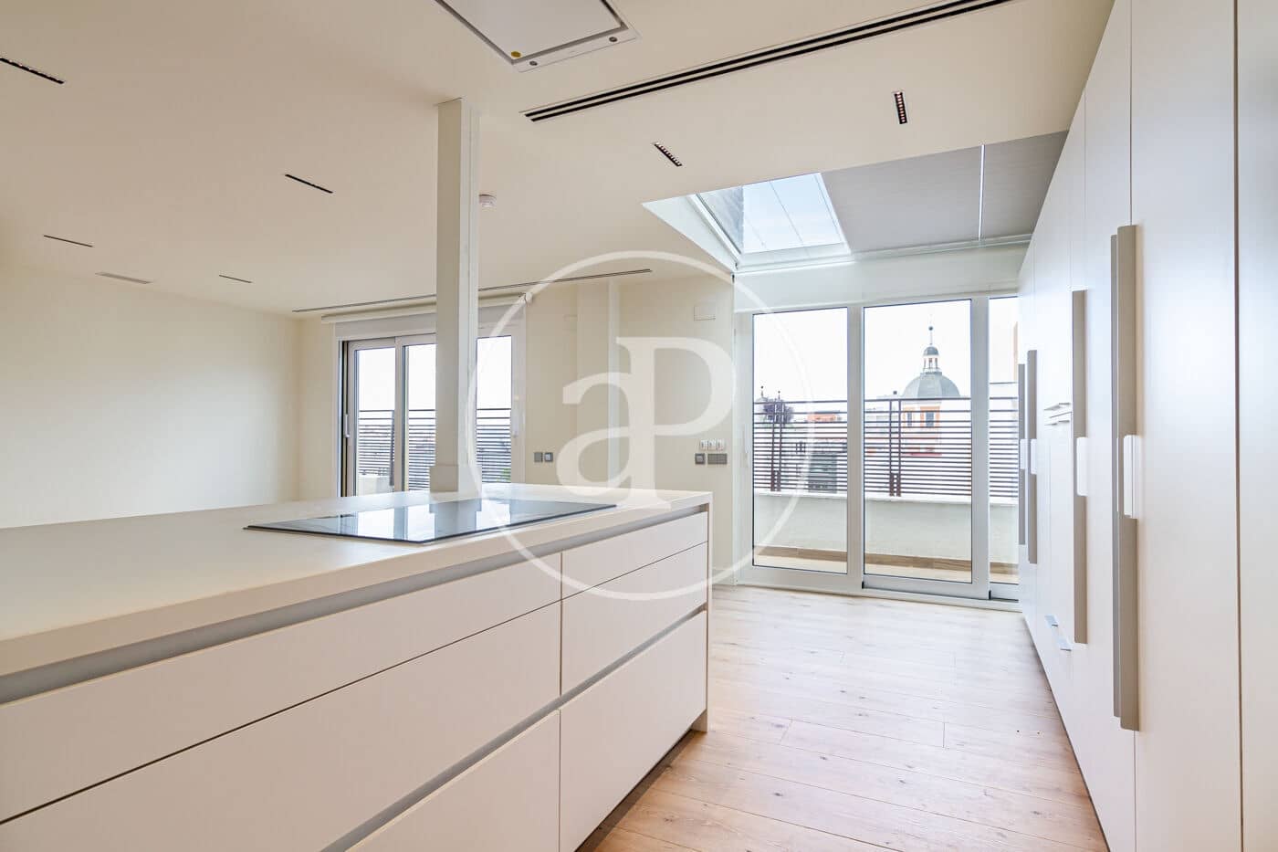 Ático de 4 habitaciones en Madrid ciudad en alquiler con garaje - 10.000 € (Ref: 9927420)