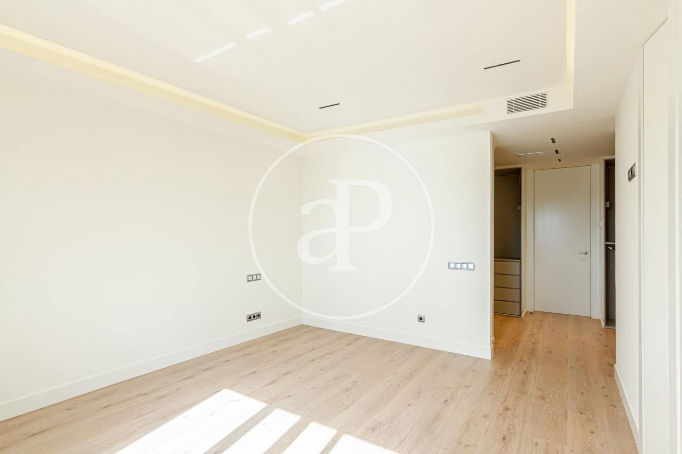 Ático de 4 habitaciones en Madrid ciudad en alquiler con garaje - 10.000 € (Ref: 9927420)