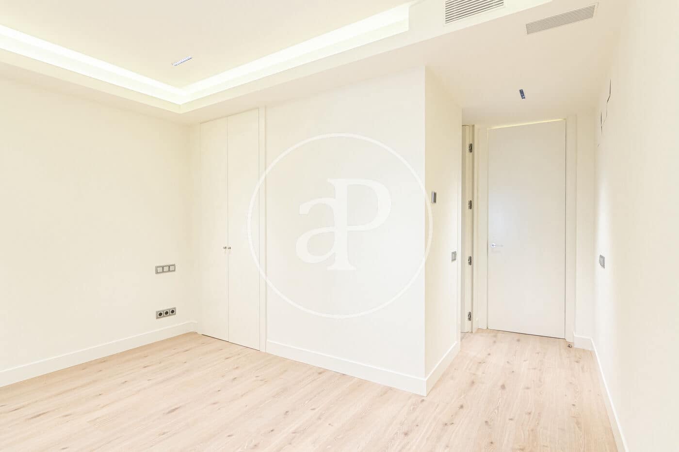 Ático de 4 habitaciones en Madrid ciudad en alquiler con garaje - 10.000 € (Ref: 9927420)