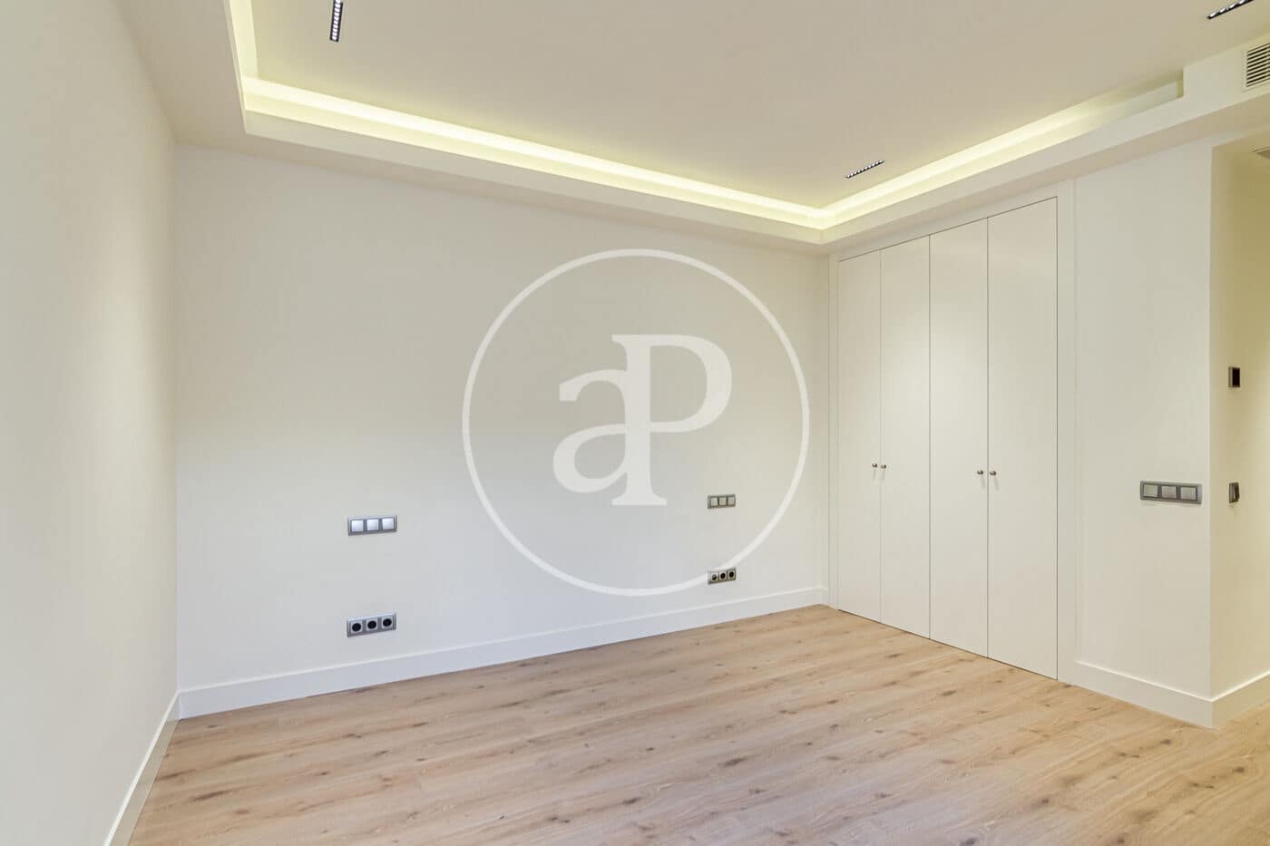 Ático de 4 habitaciones en Madrid ciudad en alquiler con garaje - 10.000 € (Ref: 9927420)