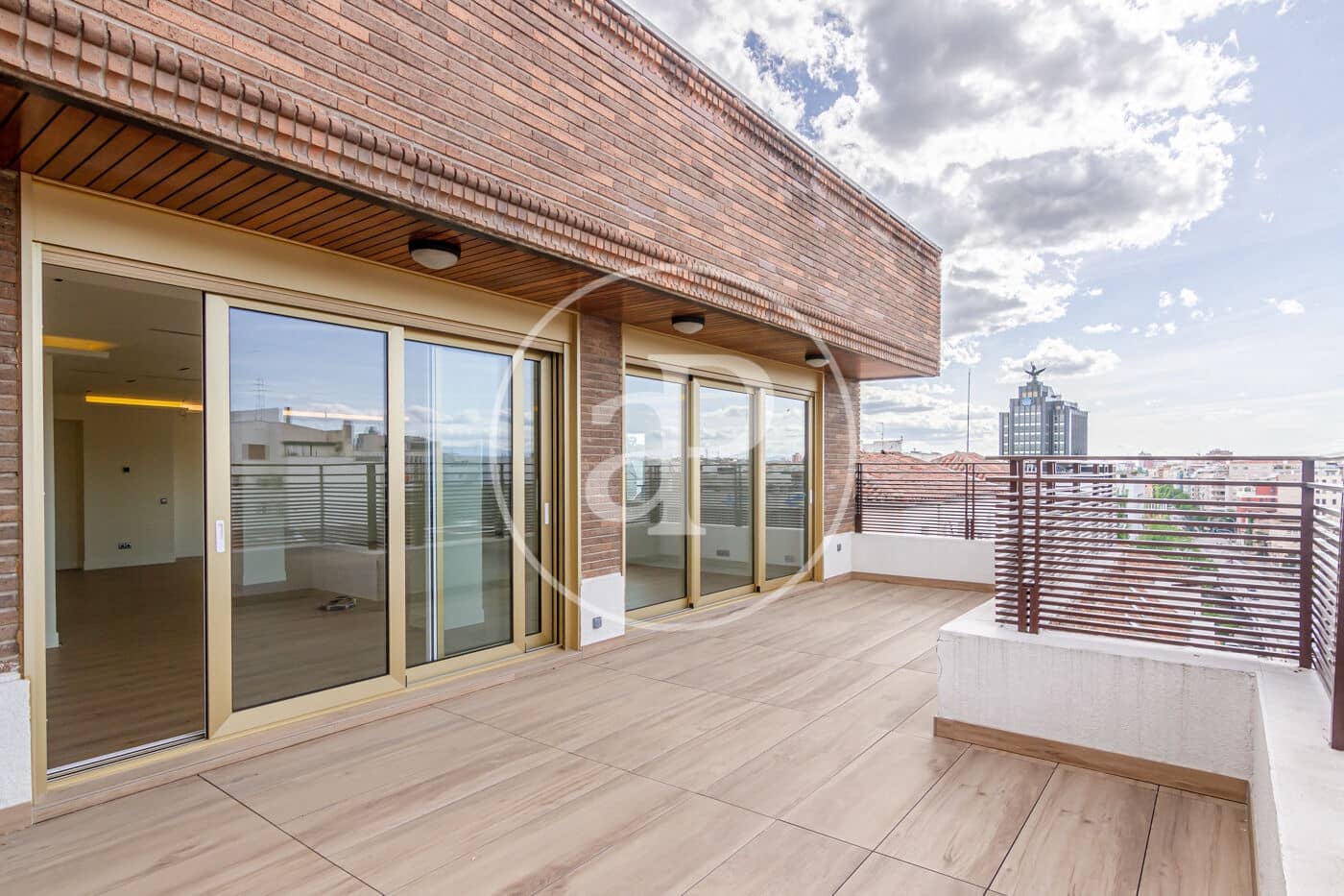 Ático de 4 habitaciones en Madrid ciudad en alquiler con garaje - 10.000 € (Ref: 9927420)
