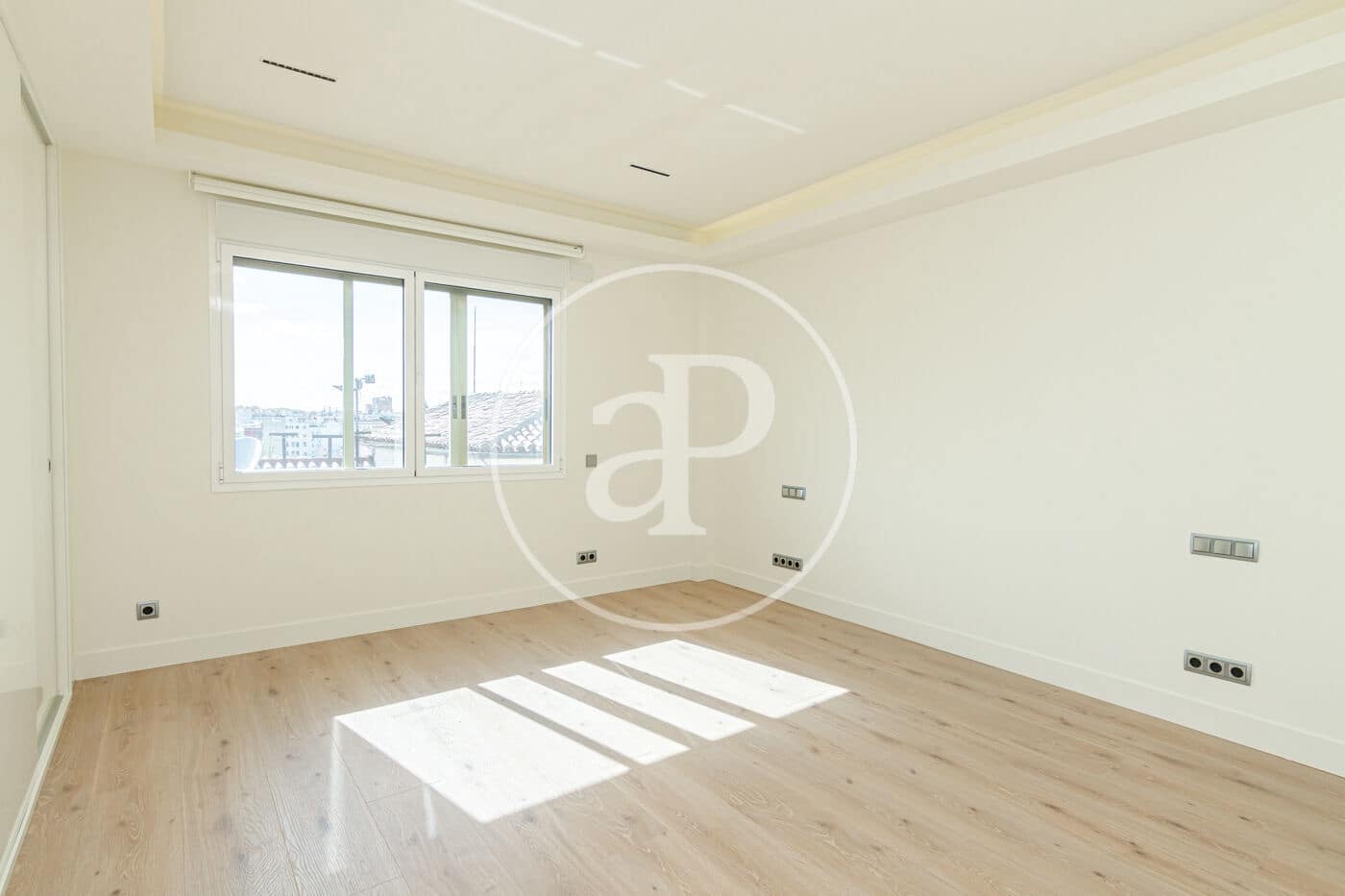 Ático de 4 habitaciones en Madrid ciudad en alquiler con garaje - 10.000 € (Ref: 9927420)