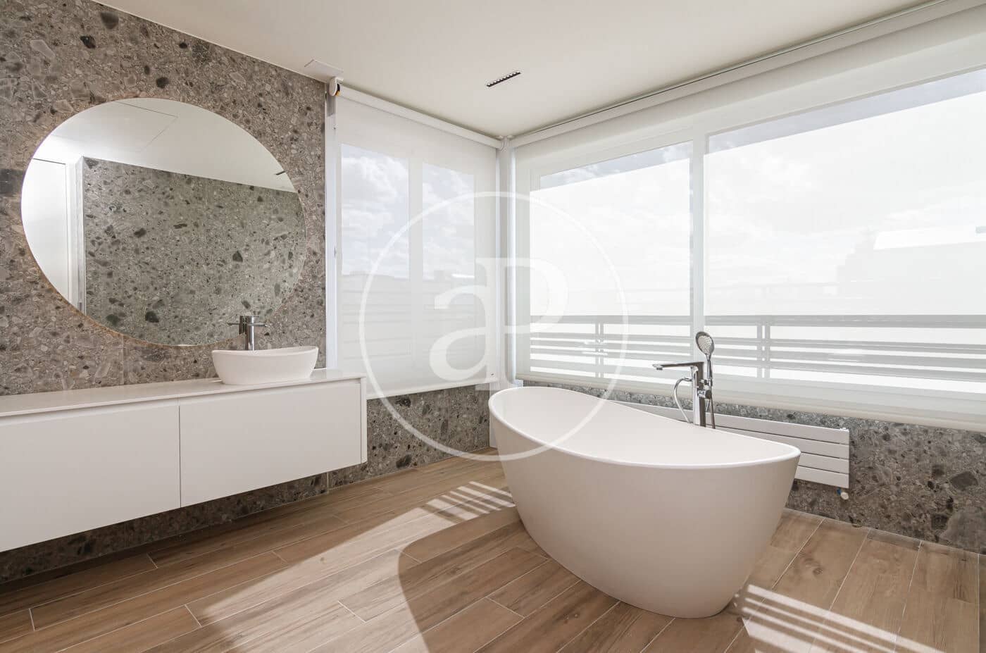 Ático de 4 habitaciones en Madrid ciudad en alquiler con garaje - 10.000 € (Ref: 9927420)
