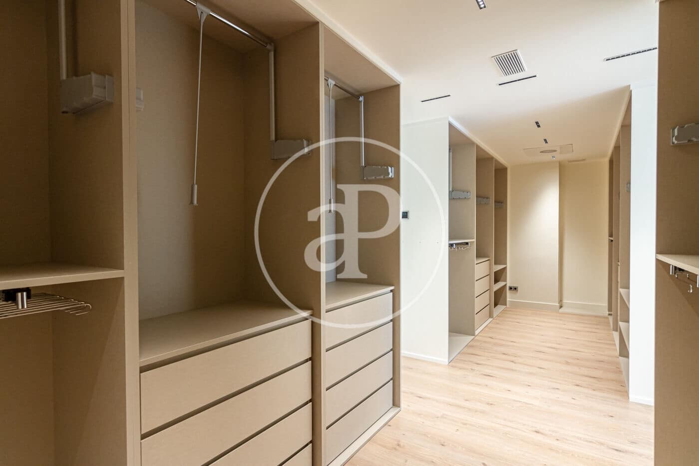Ático de 4 habitaciones en Madrid ciudad en alquiler con garaje - 10.000 € (Ref: 9927420)