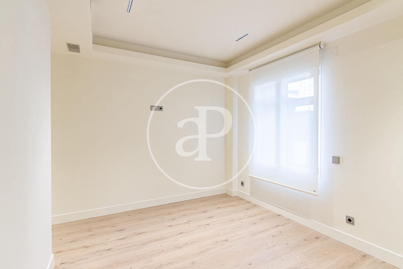 Ático de 4 habitaciones en Madrid ciudad en alquiler con garaje - 10.000 € (Ref: 9927420)