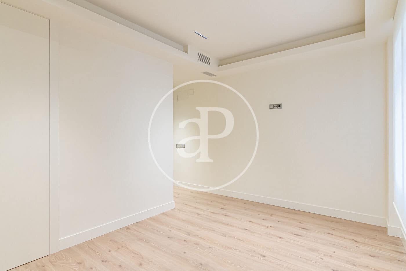 Ático de 4 habitaciones en Madrid ciudad en alquiler con garaje - 10.000 € (Ref: 9927420)