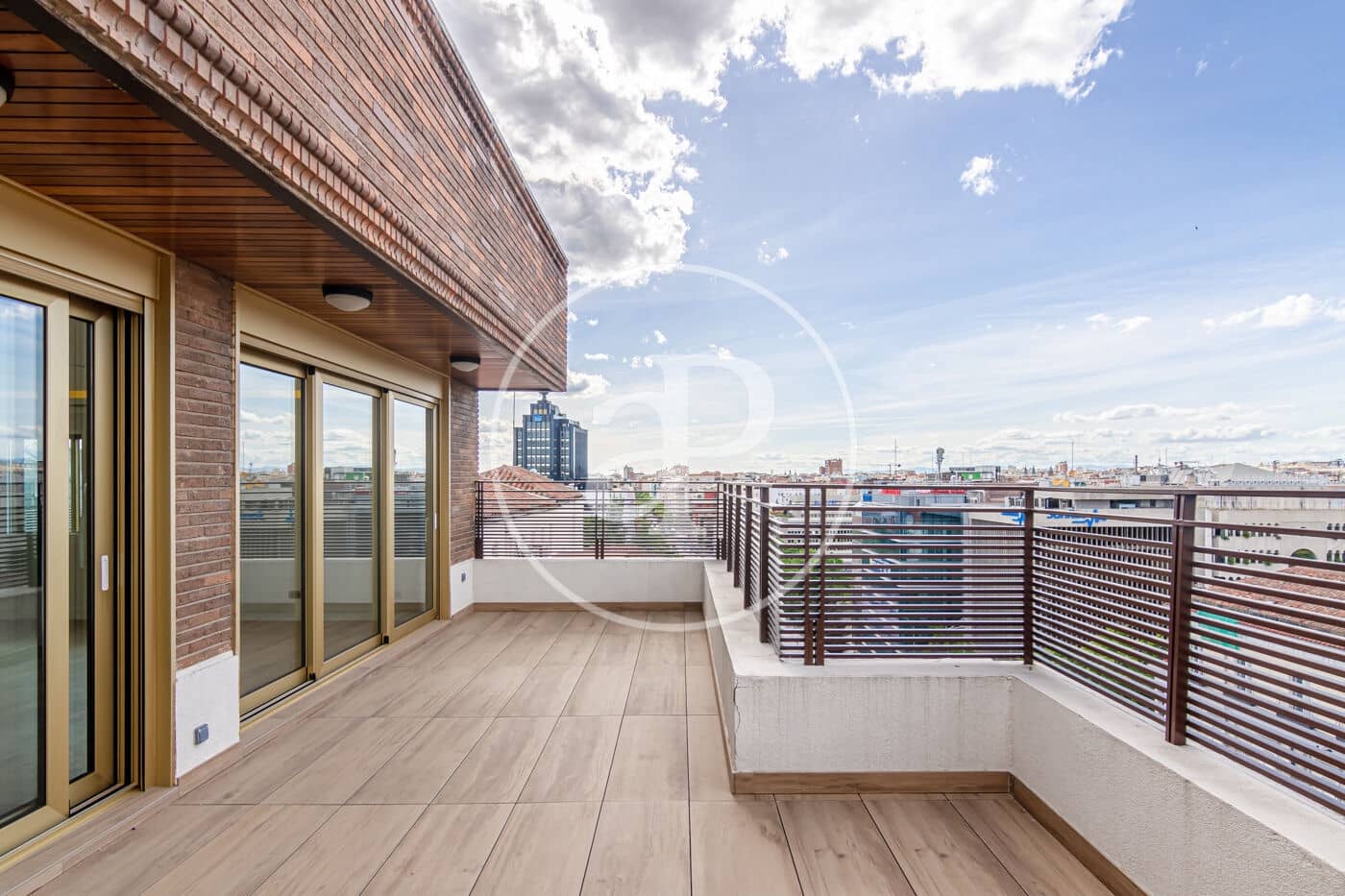 Ático de 4 habitaciones en Madrid ciudad en alquiler con garaje - 10.000 € (Ref: 9927420)